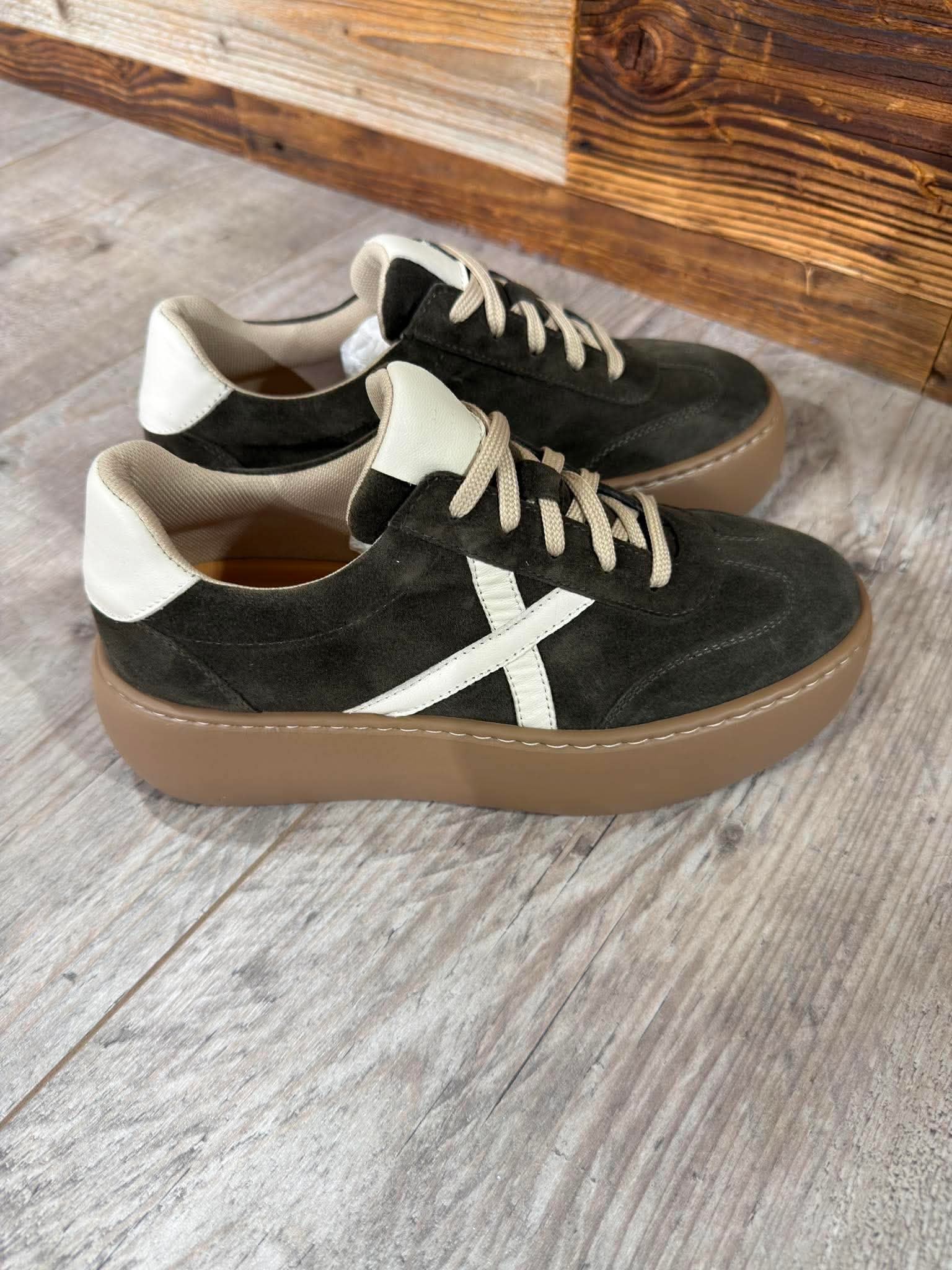 Sneakersy Oliwkowe  (2)