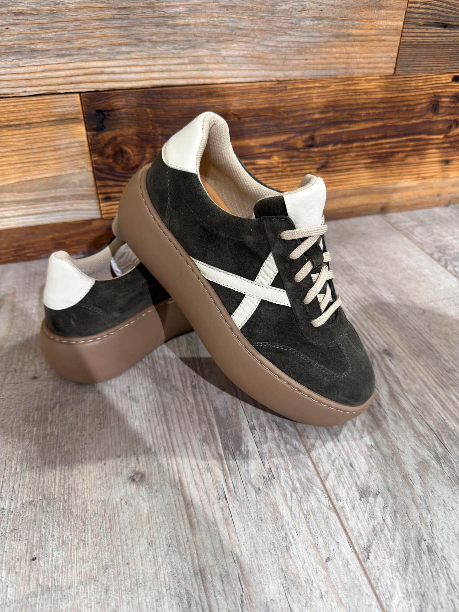 Sneakersy Oliwkowe  (3)